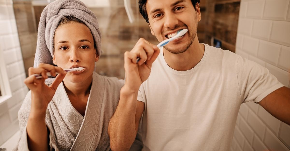 Dr Babyigit orthodontiste Strasbourg brosser dents enseble